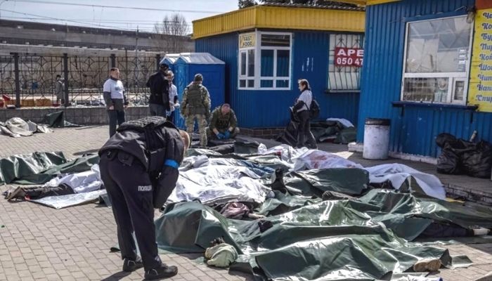 Station bombing kills 52 as civilians flee in eastern Ukraine