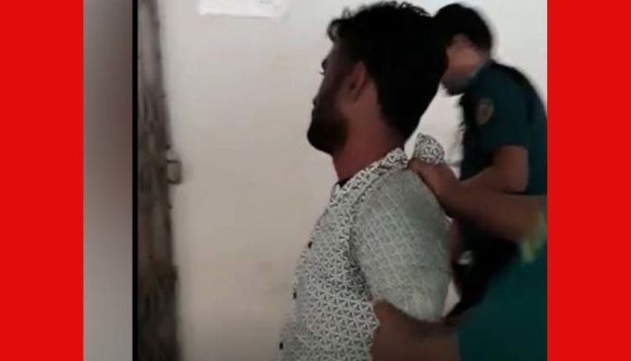 Attempted suicide with a knife in front of a judge in court