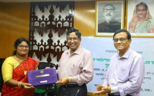 Sub Assistant Agriculture Officer Koruna Mandal received the Excellence Award from the Department of Agriculture