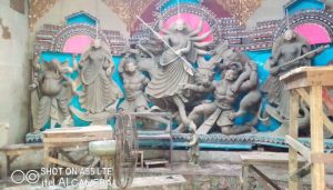The work of making idols is going on for the upcoming autumn Durga festival