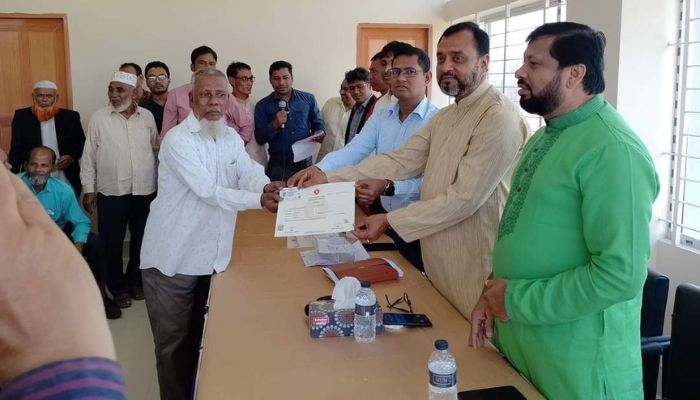 The freedom fighters received the certificate from hands of Rajakar's son